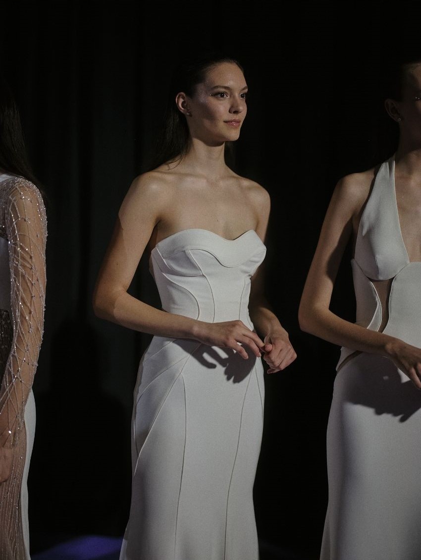 Glamorous Minimalist wedding Gown at the Barcelona Bridal Fashion Week 2023